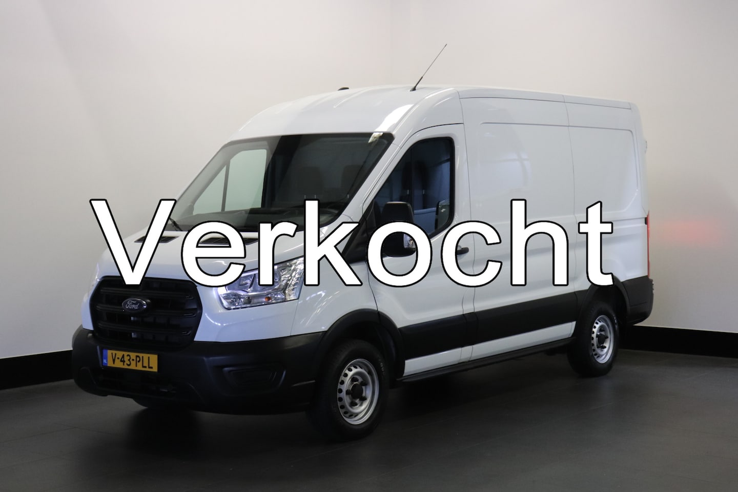 Ford Transit - 2.0 TDCI L2H2 EURO 6 - A/C Climate - Navi - Carplay - €21.900,- Excl. - AutoWereld.nl