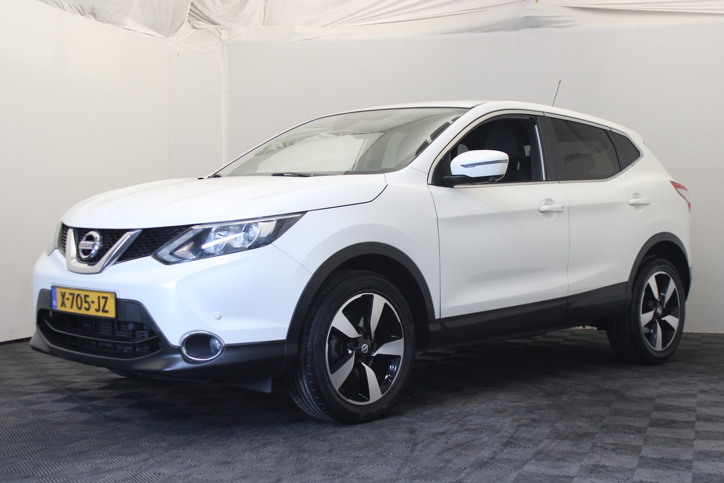 Nissan Qashqai - 1.2 N-Connecta |Camera|Navi|Stoelverw.| - AutoWereld.nl