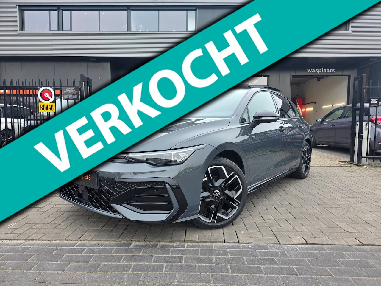 Volkswagen Golf - 1.5 eTSI R-Line Edition | Met o.a. panoramadak, AppleCarPlay/AndroidAuto, IQ lights en dig - AutoWereld.nl
