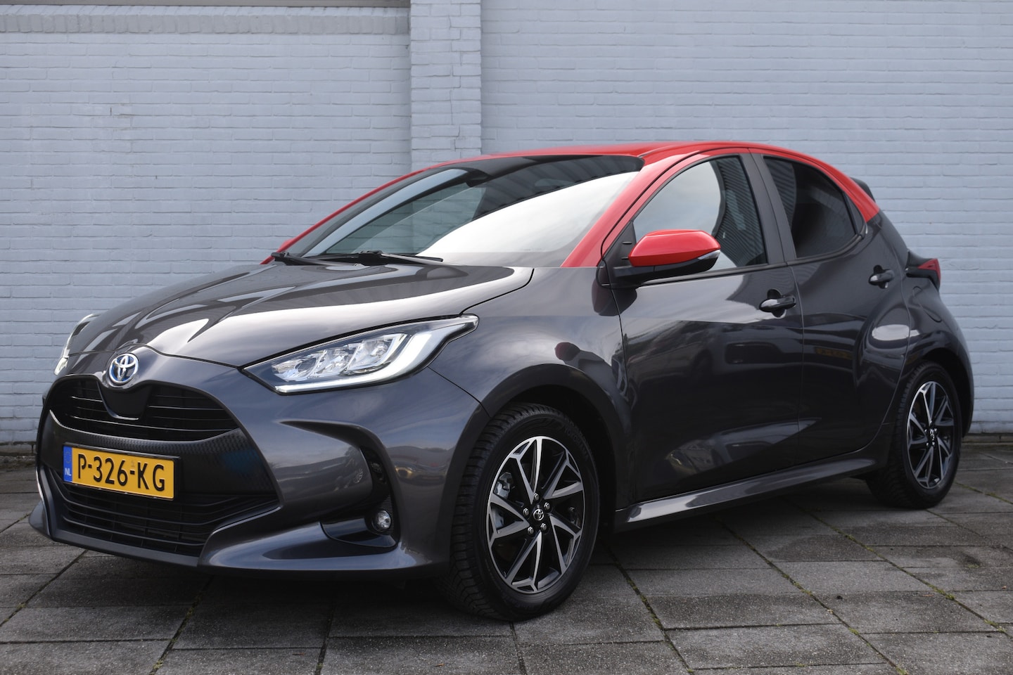 Toyota Yaris - 1.5 Hybrid Tokyo Spirit Automaat 116pk | Keyless entry | Achteruitrijcamera | Dealer onder - AutoWereld.nl