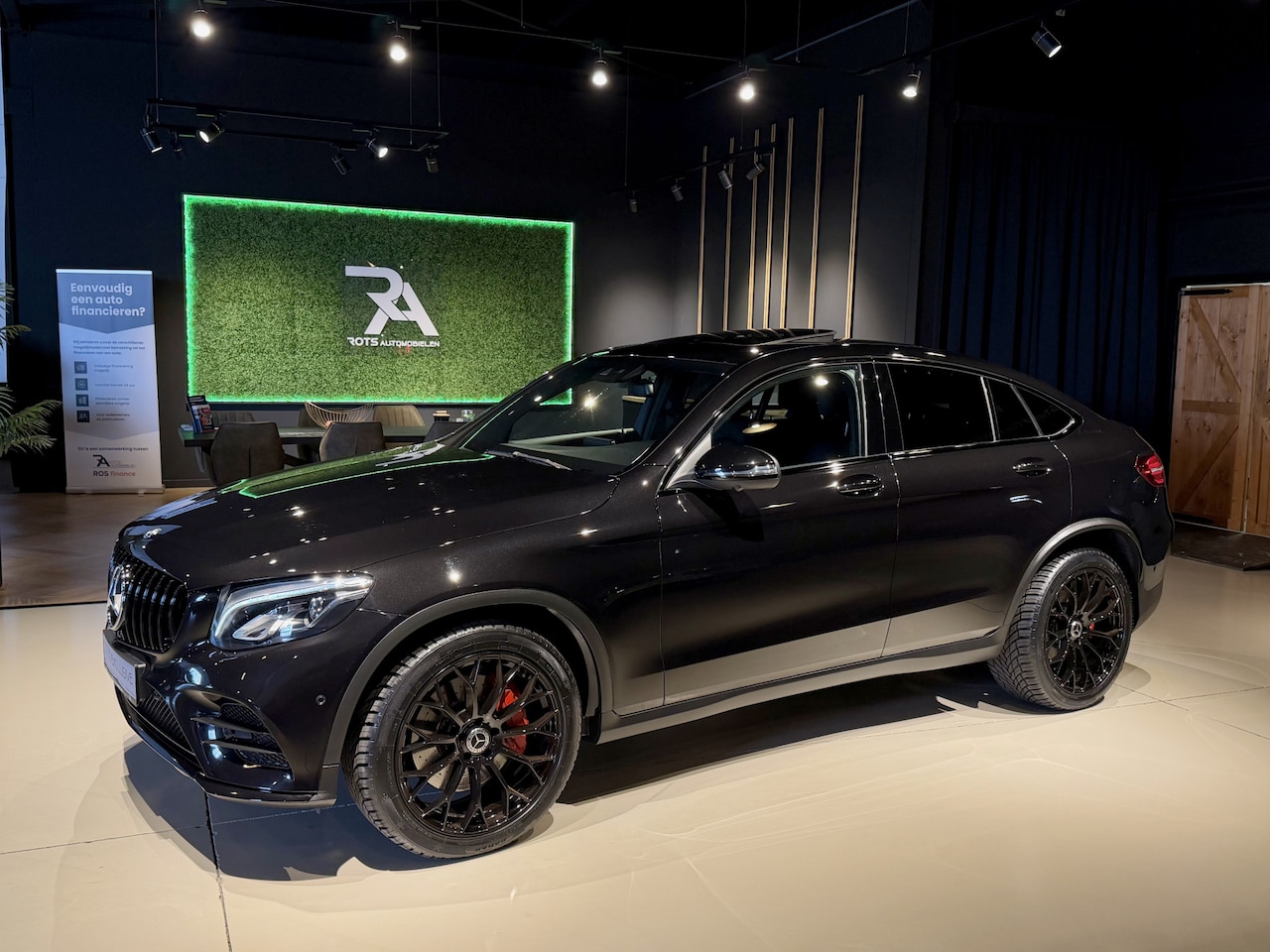 Mercedes-Benz GLC-klasse Coupé - 250 4MATIC AMG Schuifdak|360Camera|Keyles|Leer Zwart! - AutoWereld.nl