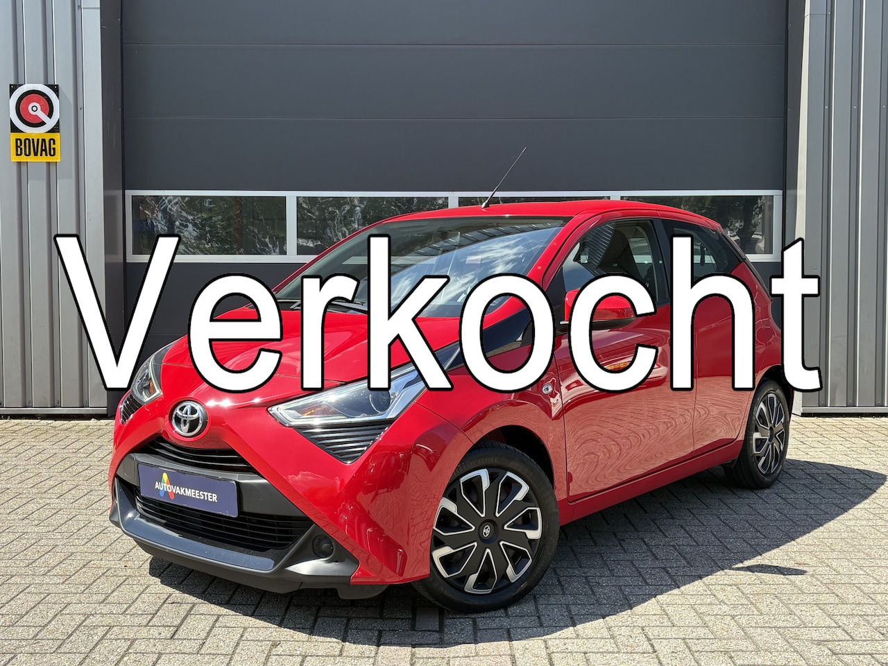 Toyota Aygo - 1.0 VVT-i x-play Automaat | Airco | Camera | DAB | LED | Scherm | Interesse? Bel of App n - AutoWereld.nl