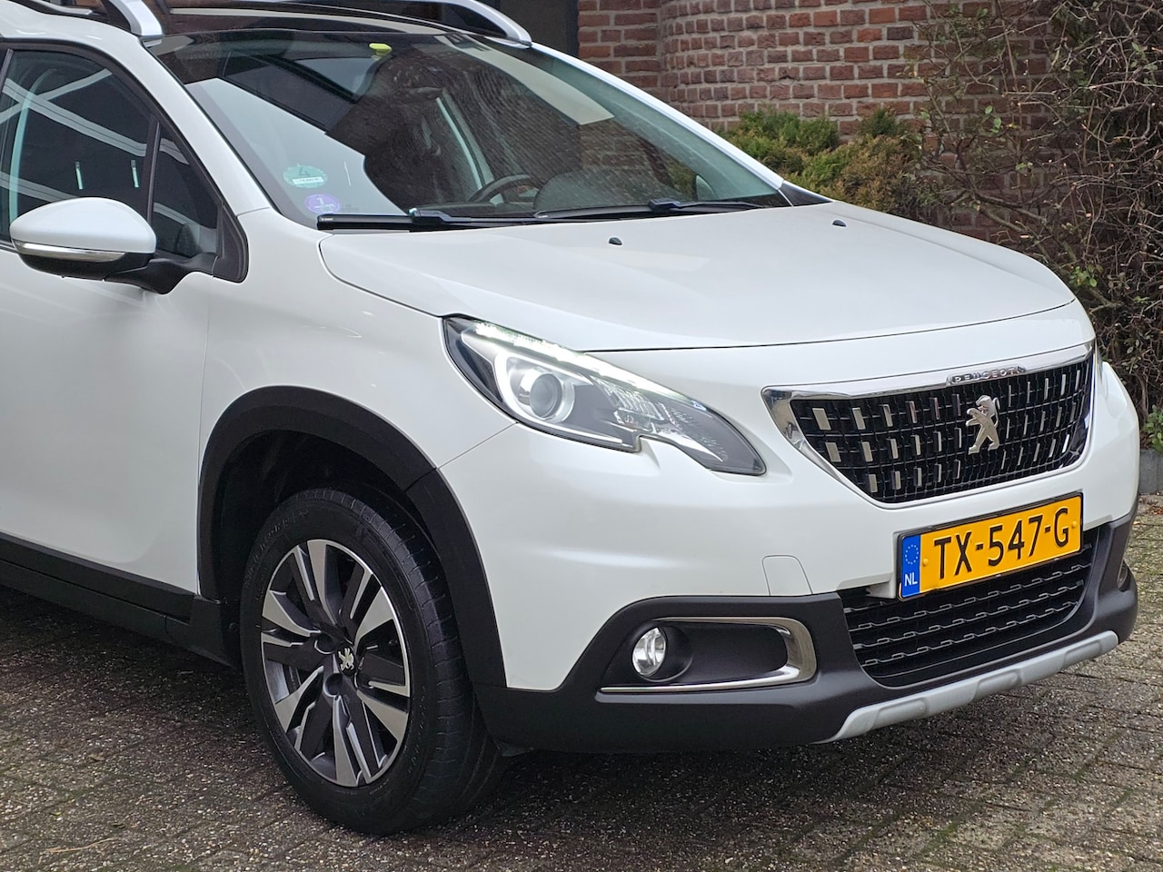 Peugeot 2008 - 1.2 PureTech GT-Line Pano |131PK |Trekhaak - AutoWereld.nl