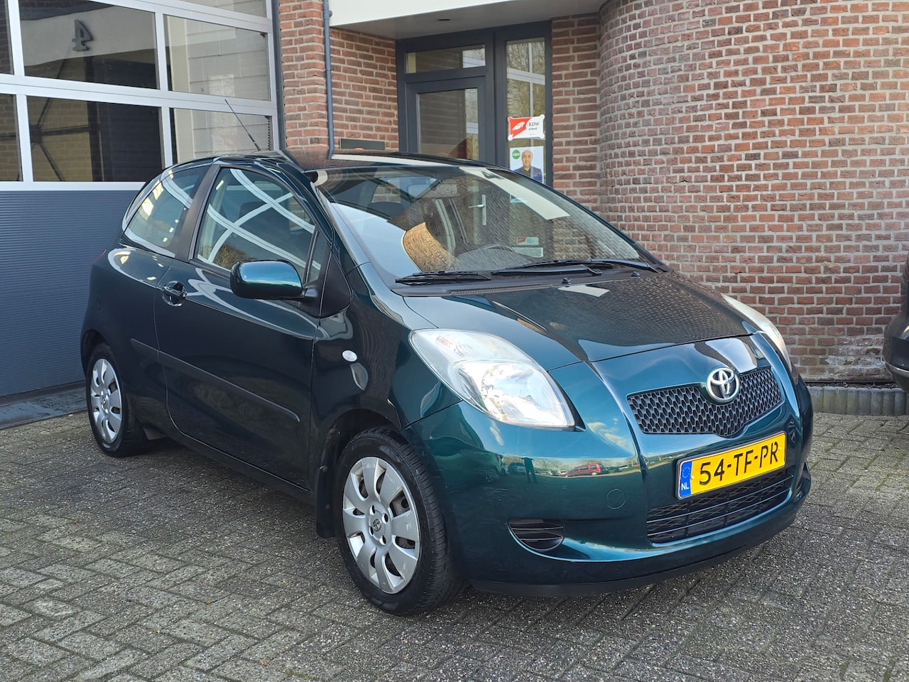 Toyota Yaris - 1.3 VVTi Sol MMT Automaat |Nap |Airco |Trekhaak - AutoWereld.nl