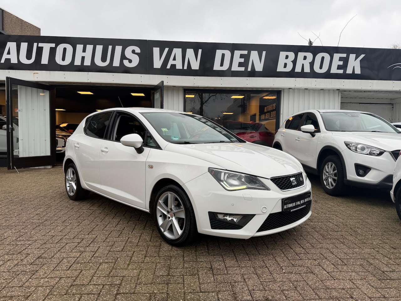 SEAT Ibiza - 1.2 TSI FR Facelift|5Deurs|Led|Navi|Cruise|Clima|Carplay|Stoelverw| - AutoWereld.nl