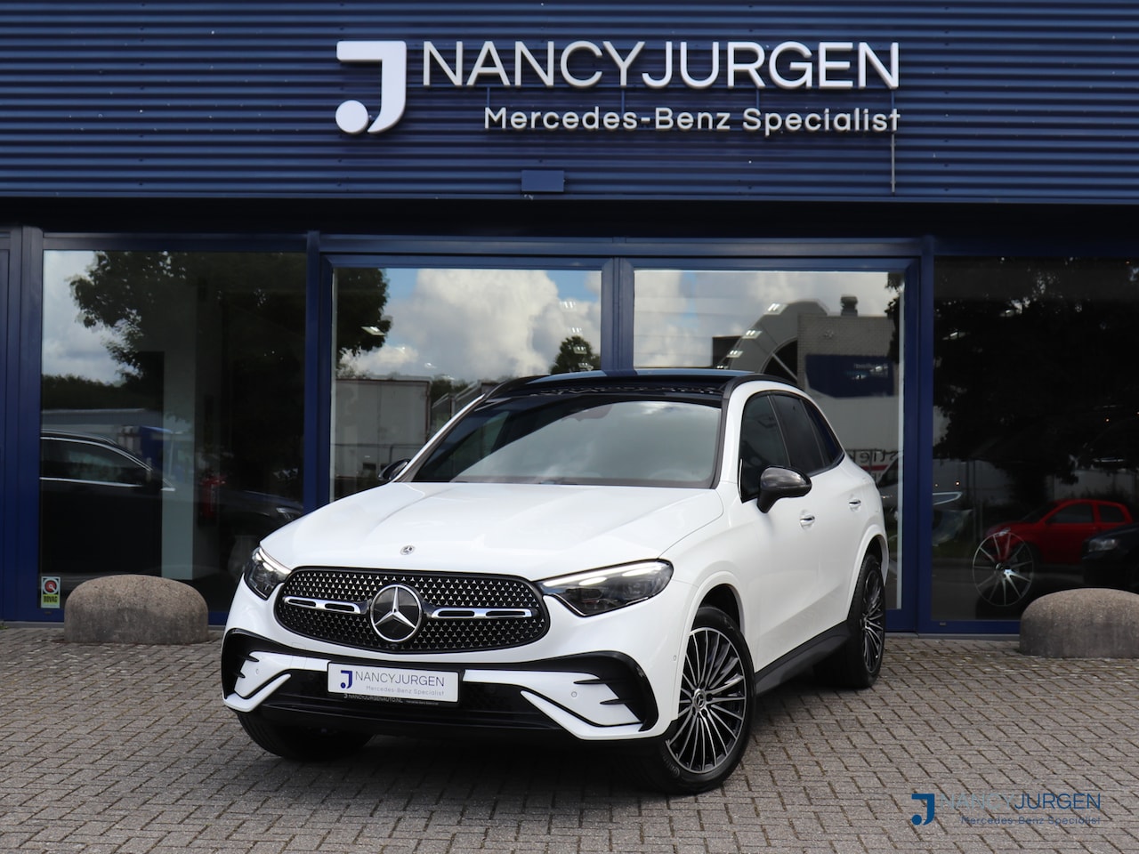 Mercedes-Benz GLC-klasse - 300e 4M | AMG | Premium Plus | Night Pakket | Distronic Pro | Elektr. Panodak | Winter Pak - AutoWereld.nl