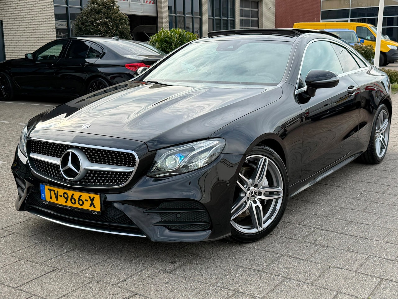 Mercedes-Benz E-klasse Coupé - 200 AMG Line l PANO l BURMESTER - AutoWereld.nl