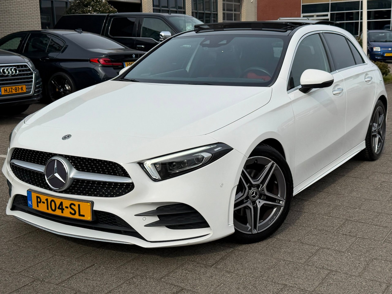 Mercedes-Benz A-klasse - 200 Premium AMG PAKKET l SFEERVERL. l PANO l TREKHAAK - AutoWereld.nl