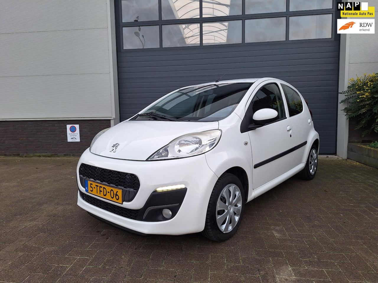 Peugeot 107 - | 1.0 Active | Airco | Volledig onderhouden | Parkeer sensoren | - AutoWereld.nl