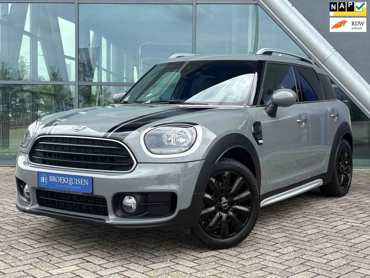 MINI Countryman - Mini 1.5 Cooper Salt Automaat / Trekhaak / HU Display - AutoWereld.nl