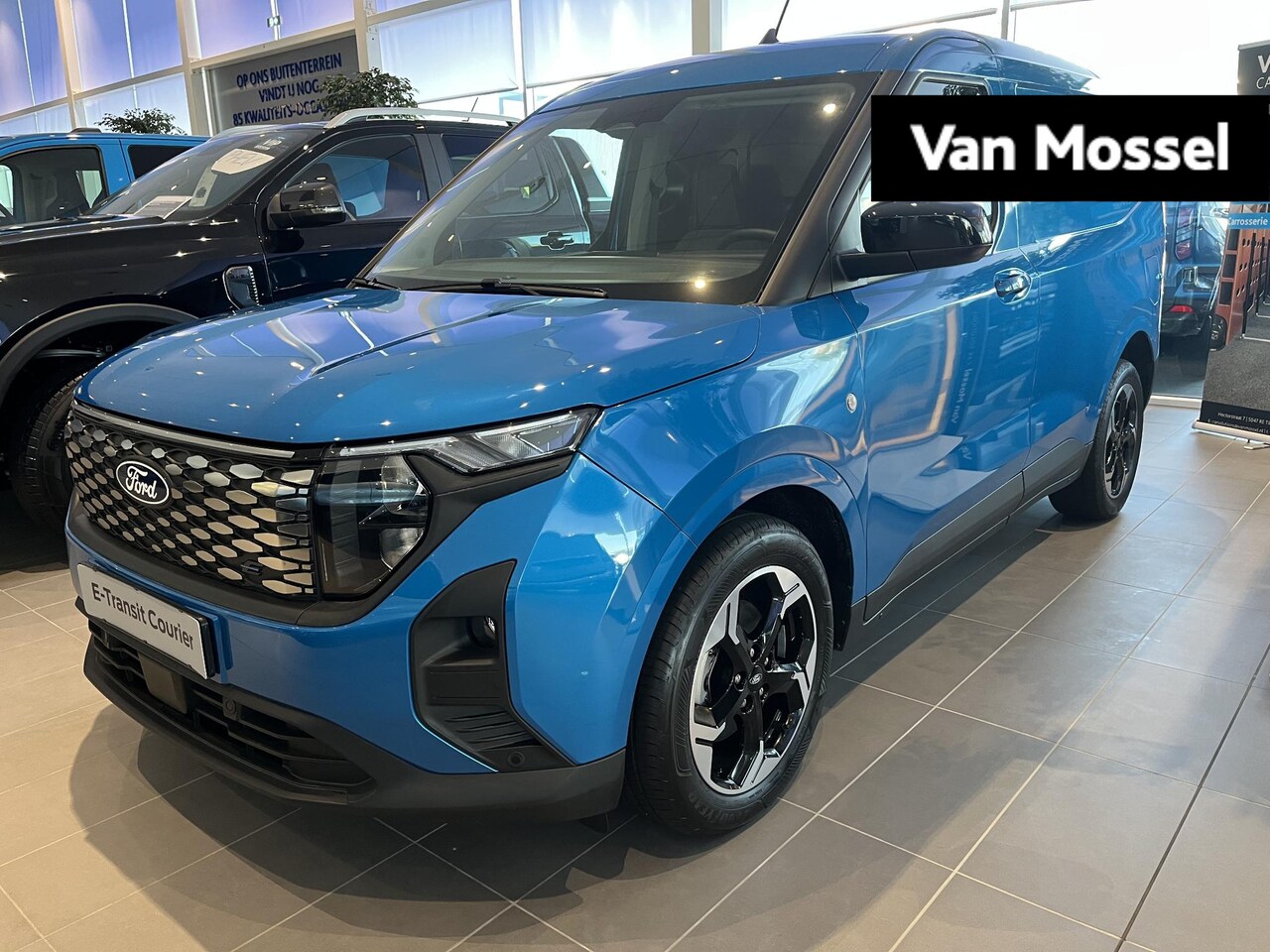 Ford E-Transit Cour. - Limited 44 kWh | Adaptive Cruise Ctrl. | Trekhaak | Achteruitrijcamera | 17'' LMV | Naviga - AutoWereld.nl