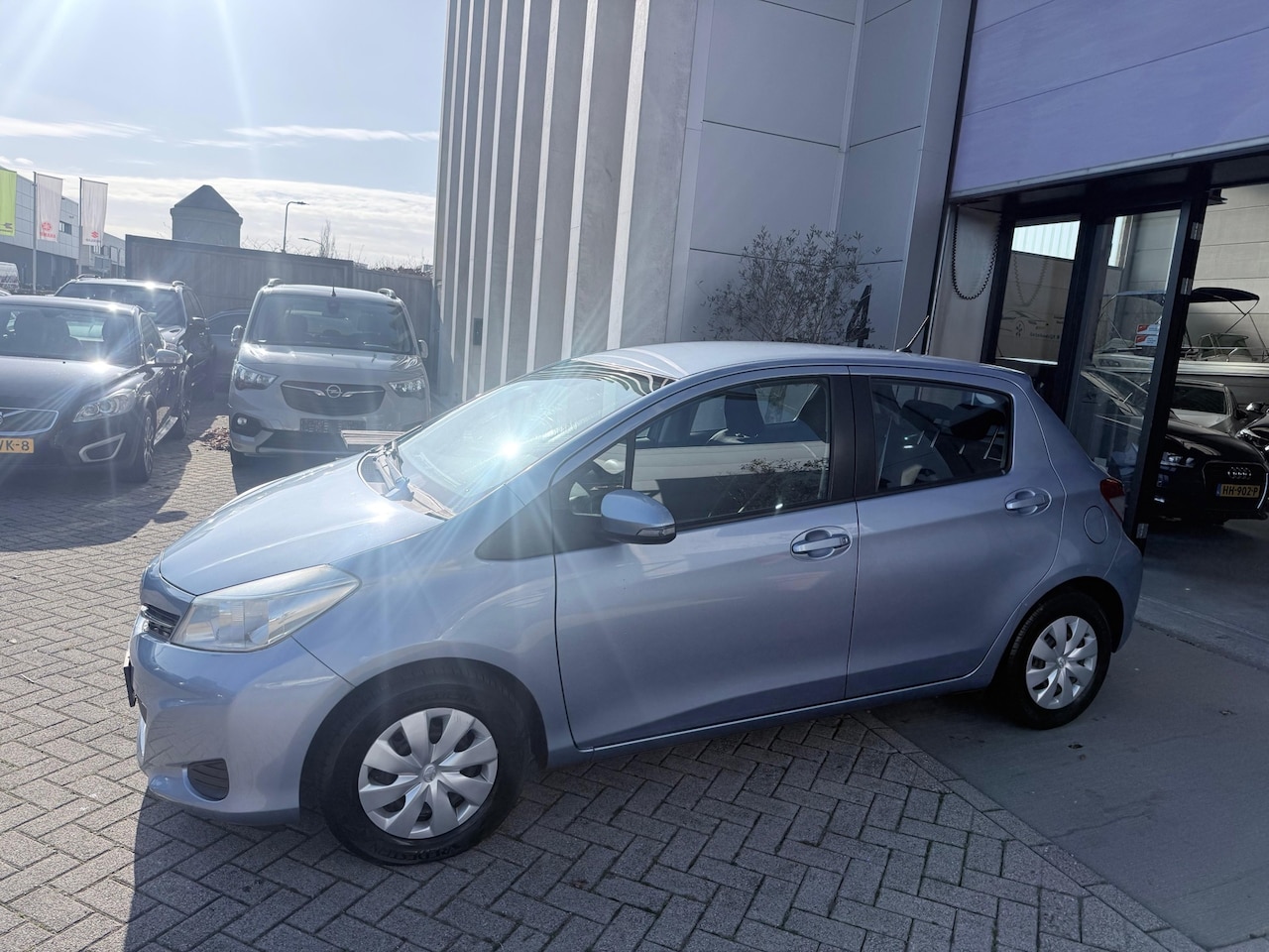 Toyota Yaris - 1.3 VVT-i Now 2E EIG! AIRCO! 5DEURS! INRUIL MOGELIJK! - AutoWereld.nl