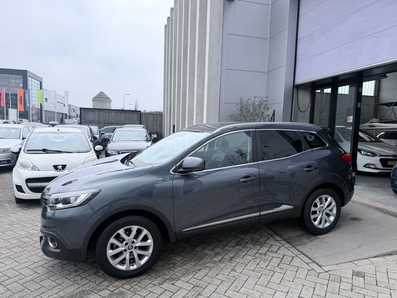 Renault Kadjar - 1.2 TCe Intens 2E EIG! NAP! AUTOMAAT! INRUIL MOGELIJK! - AutoWereld.nl