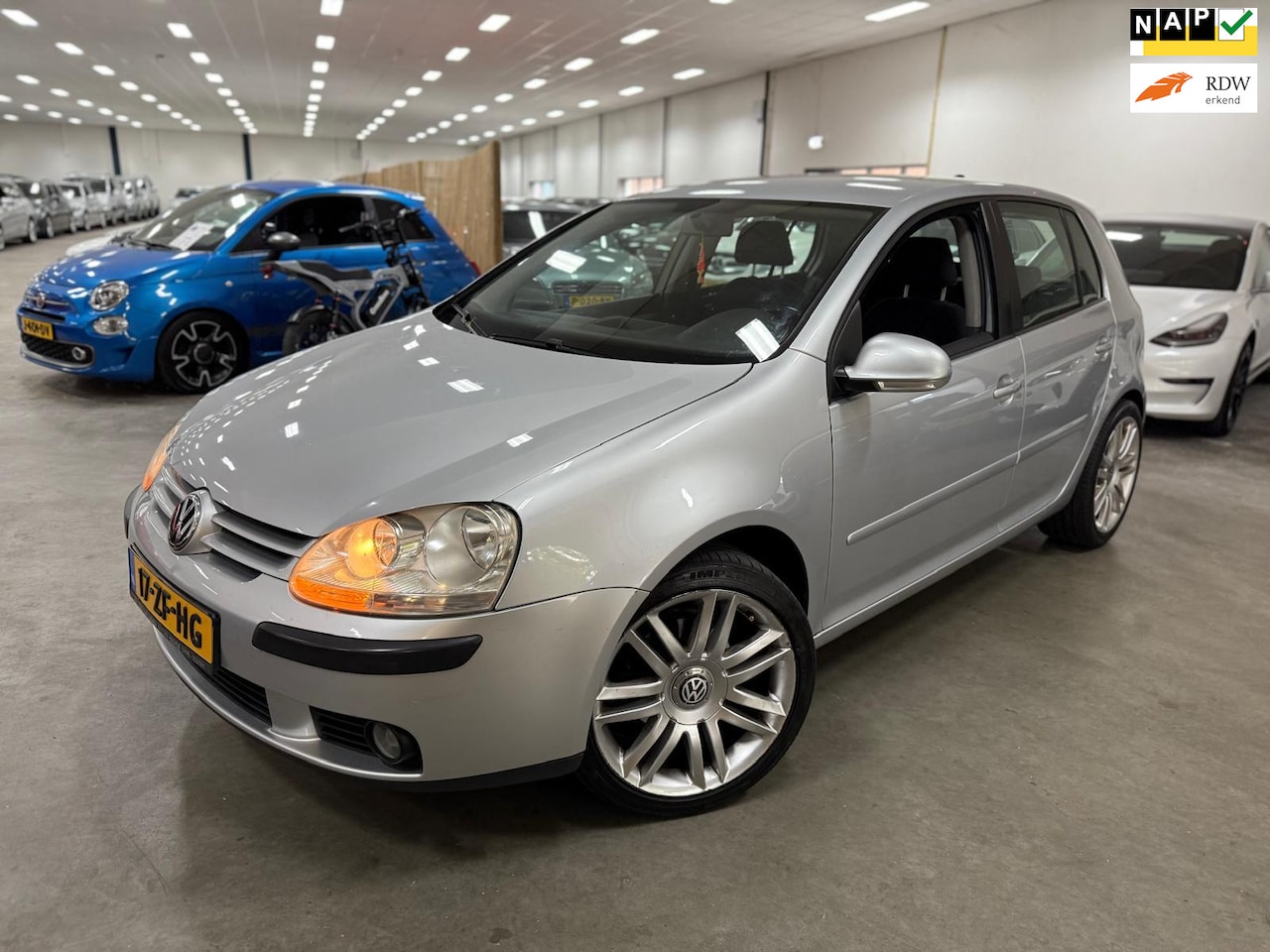 Volkswagen Golf - 1.6 Optive 4 / MOOIE UITVOERING / NAVI MULTIEMEDIA / NETTE AUTO - AutoWereld.nl