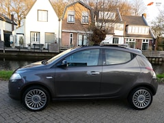 Lancia Y(psilon) - Ypsilon 0.9 Platinum 86pk Automaat Clima Leder Schuifdak 145.000km