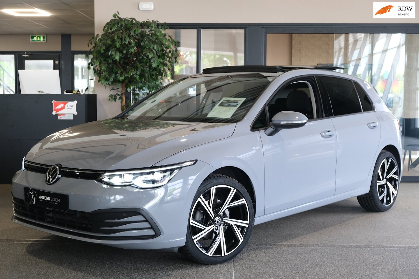 Volkswagen Golf - 8 1.5 eTSI Life 150PK DSG Pano IQ Led Navi ACC PDC Virtual - AutoWereld.nl