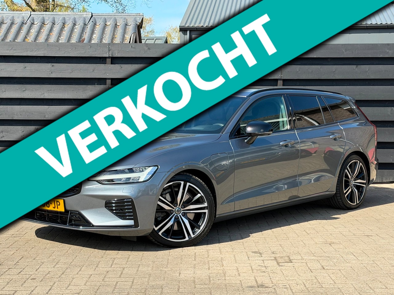 Volvo V60 - 2.0 T6 Recharge AWD R-Design I H&K I BLIS I Camera - AutoWereld.nl