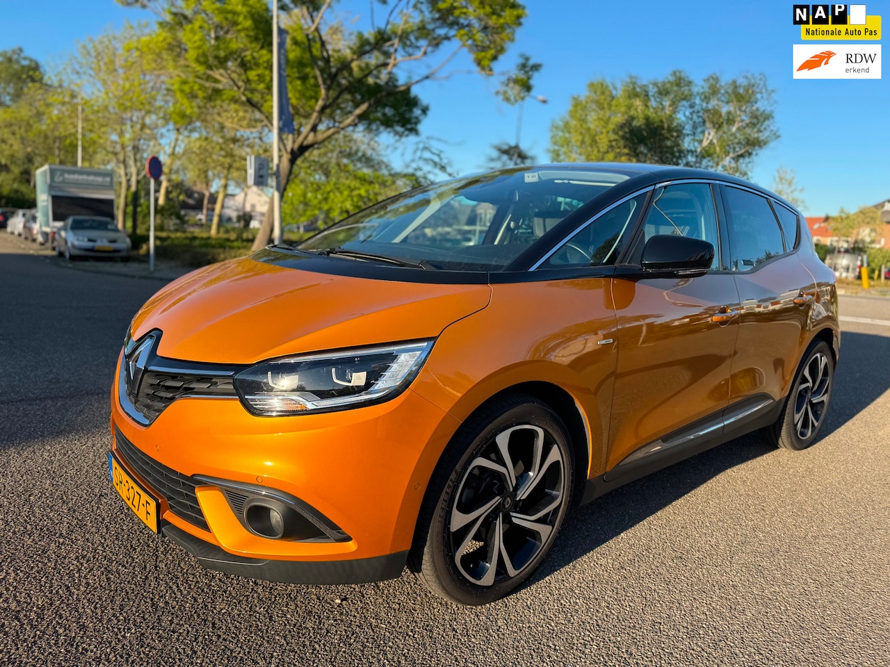 Renault Scénic - 1.3 TCe Bose / automaat / panorama / half/leder / pdc / navi / dealer.onder / camera / his - AutoWereld.nl