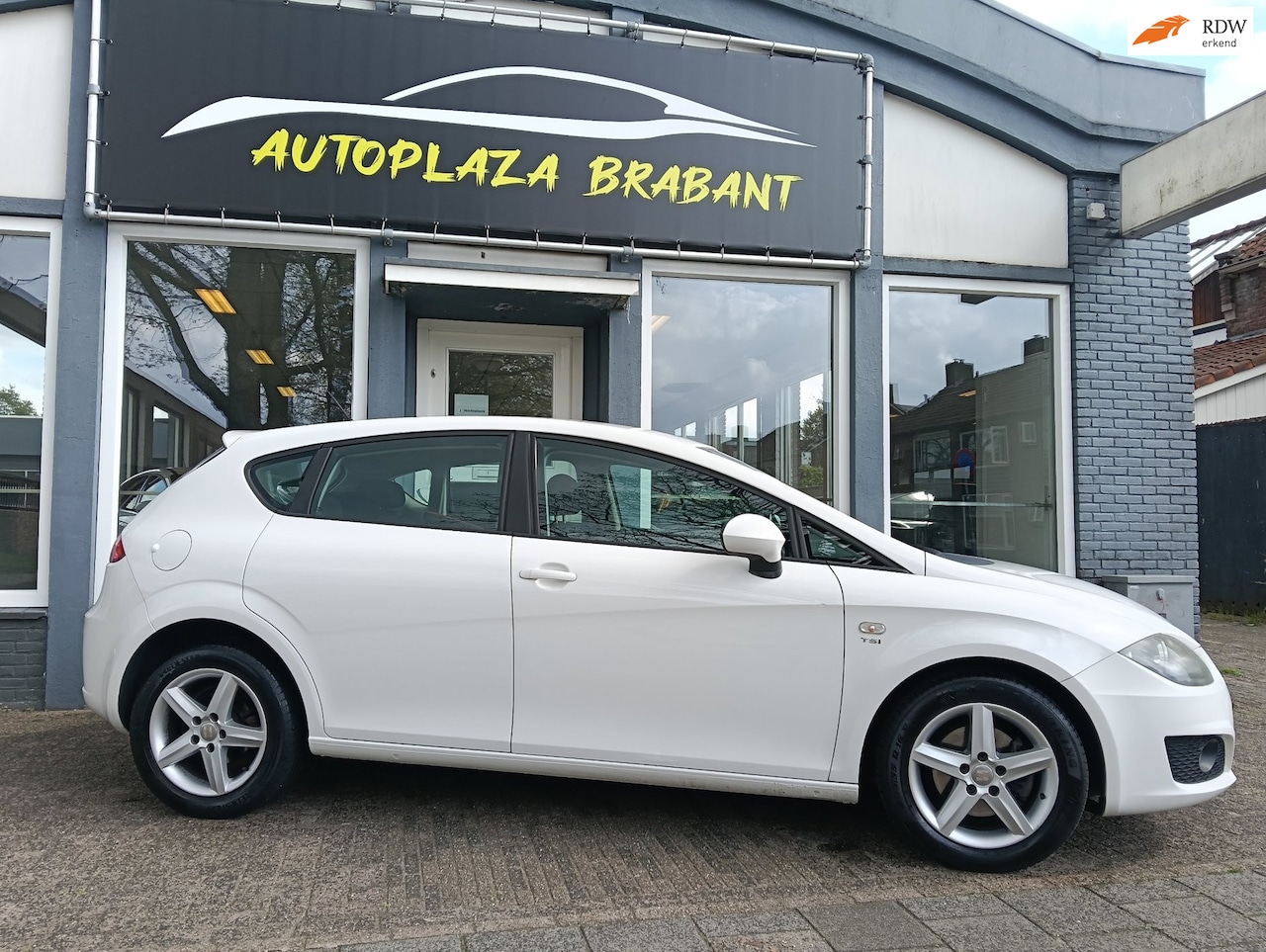 SEAT Leon - 1.4 TSI Businessline/ CRUISE/ CLIMA/ TREKHAAK/ 16 INCH/ USB - AutoWereld.nl