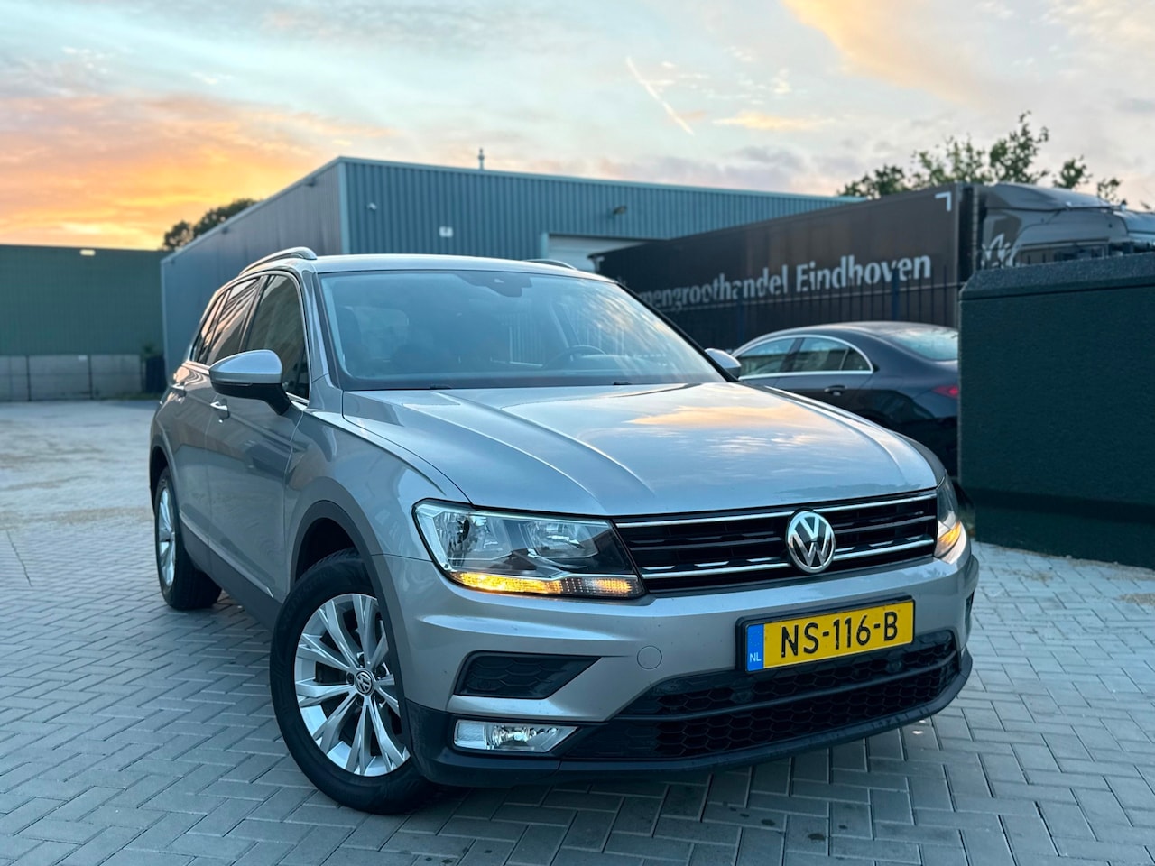 Volkswagen Tiguan - 2.0 TDI Business (bj 2017) ECC CRUISE NAVI TREKH 6-BAK - AutoWereld.nl