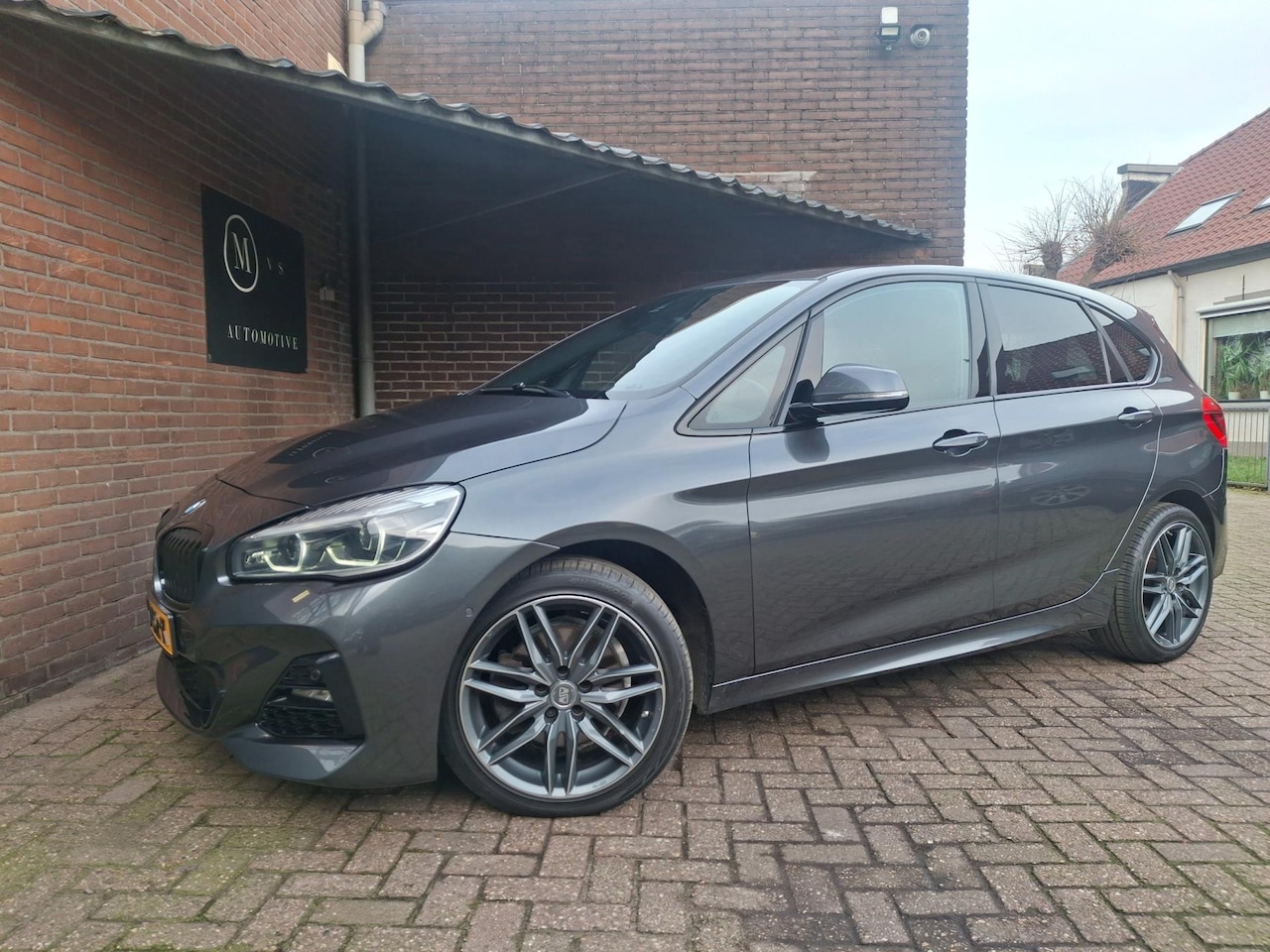 BMW 2-serie Active Tourer - 220i High Executive M-Sport / Shadow Line / Harman & Kardon / Navigatie / Led Verlichting - AutoWereld.nl