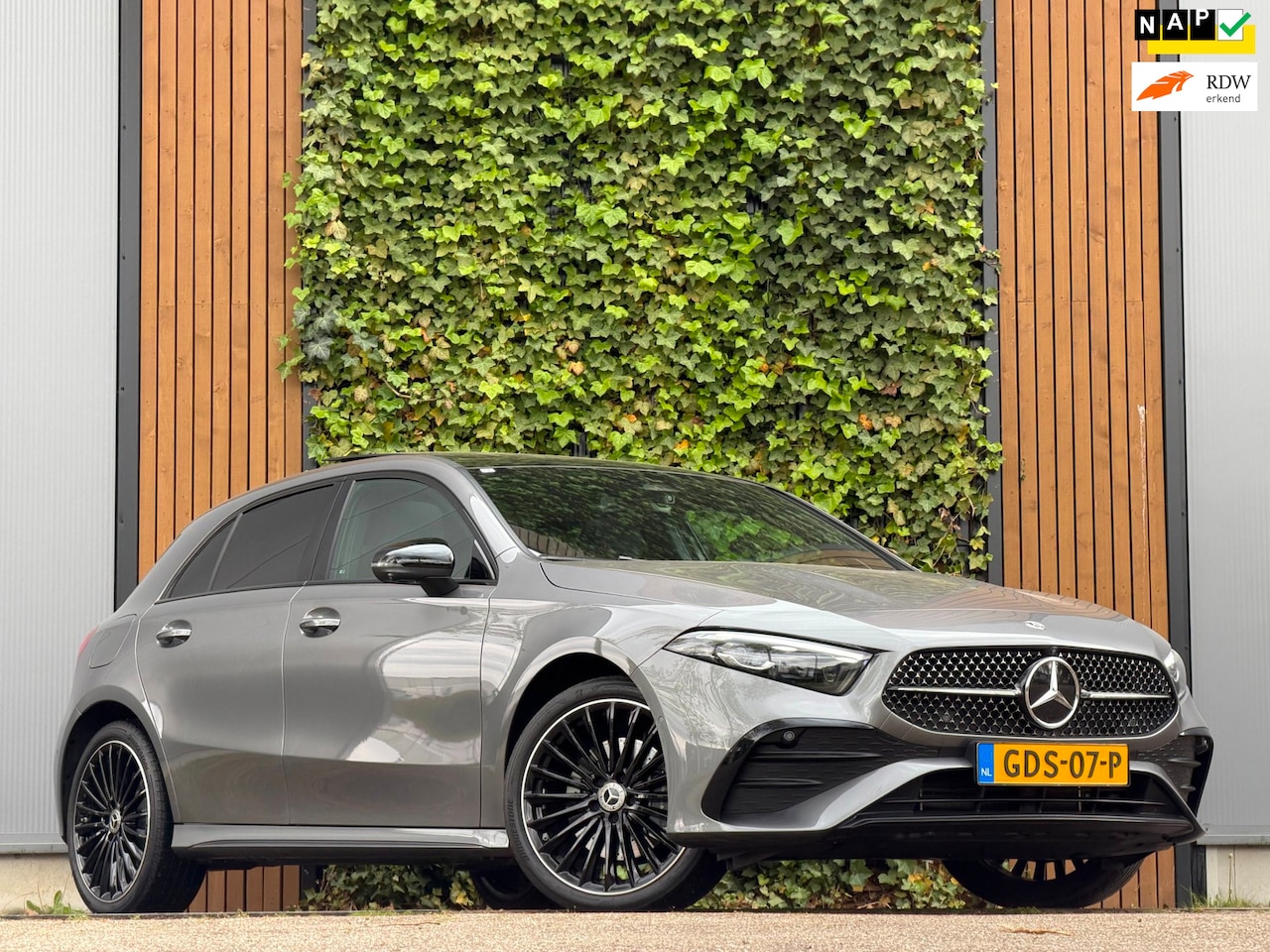 Mercedes-Benz A-klasse - 250 e Star Edition AMG|PANO|HEAD UP|BURMESTER|GEHEUGEN|ELEKTRISCHE VERSTELBAAR - AutoWereld.nl