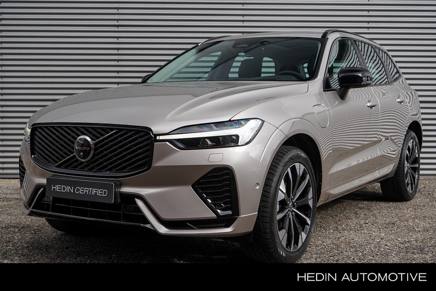 Volvo XC60 - T6 Plug-in hybrid AWD Ultra Dark | Head-up | 20 ich LM | 360 Camera | Trekhaak | Keyless - AutoWereld.nl