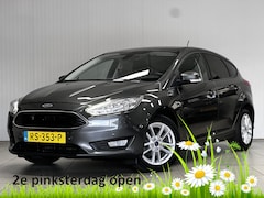 Ford Focus - 1.0 Titanium/ Trekhaak/ 16'' LMV/ Camera/ Extra getint glas/ Apple + Android/ Navi/ Clima/
