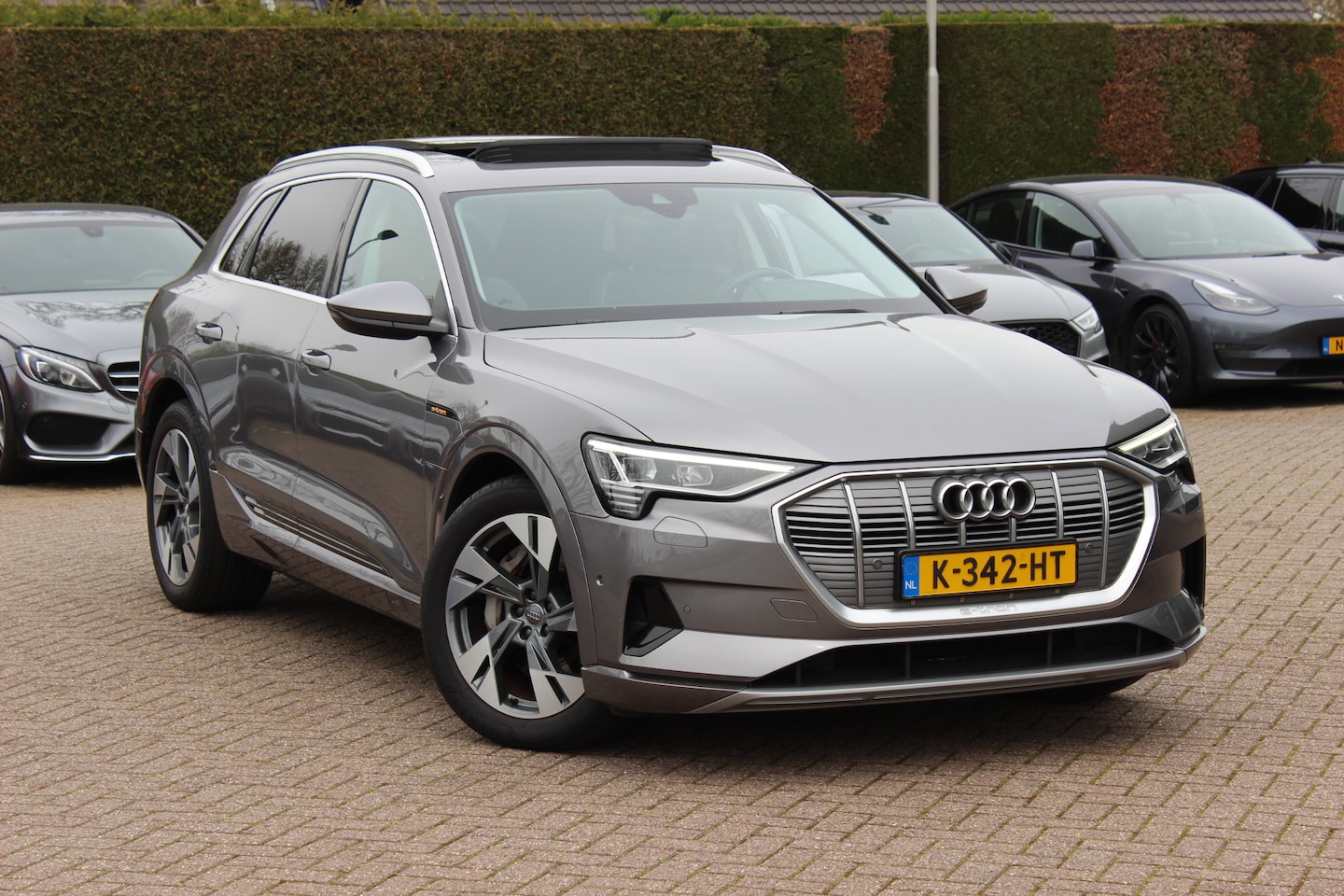 Audi e-tron - 50 quattro Business edition Plus 71 kWh / SoH 92,9% / Panoramadak / Camera / Luchtvering / - AutoWereld.nl