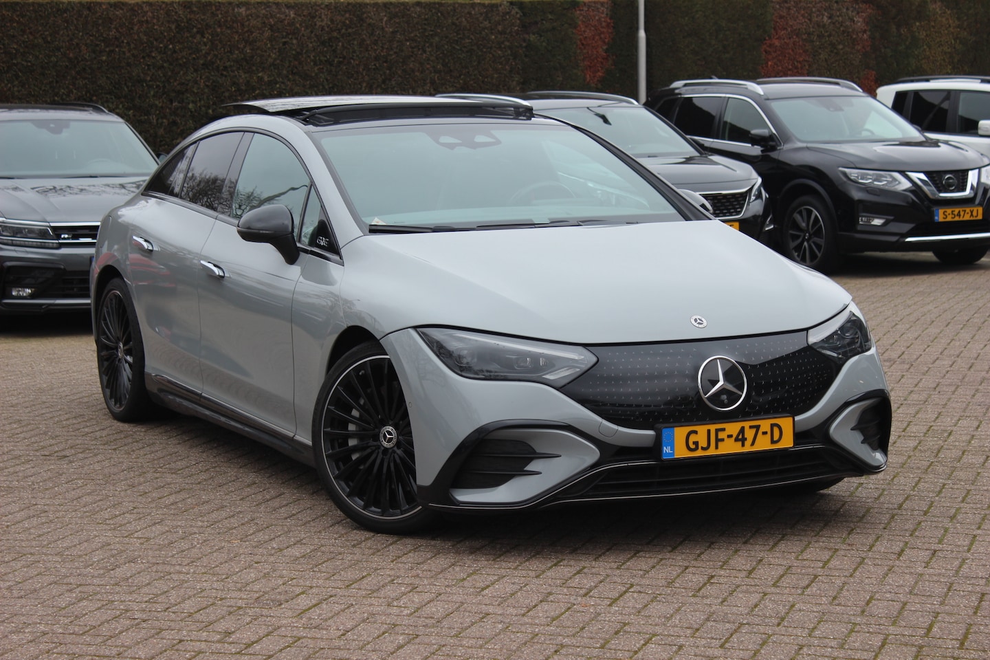 Mercedes-Benz EQE - 350 AMG Line 89 kWh / SoH 95,7% / Panoramadak / Camera / Achterasbesturing / Head-up / Lux - AutoWereld.nl