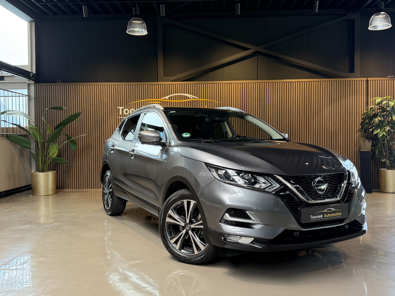 Nissan Qashqai - 1.3 DIG-T Business Edition | Tekna | Automaat Panorama Navigatie Trekhaak Half leder /Stof - AutoWereld.nl