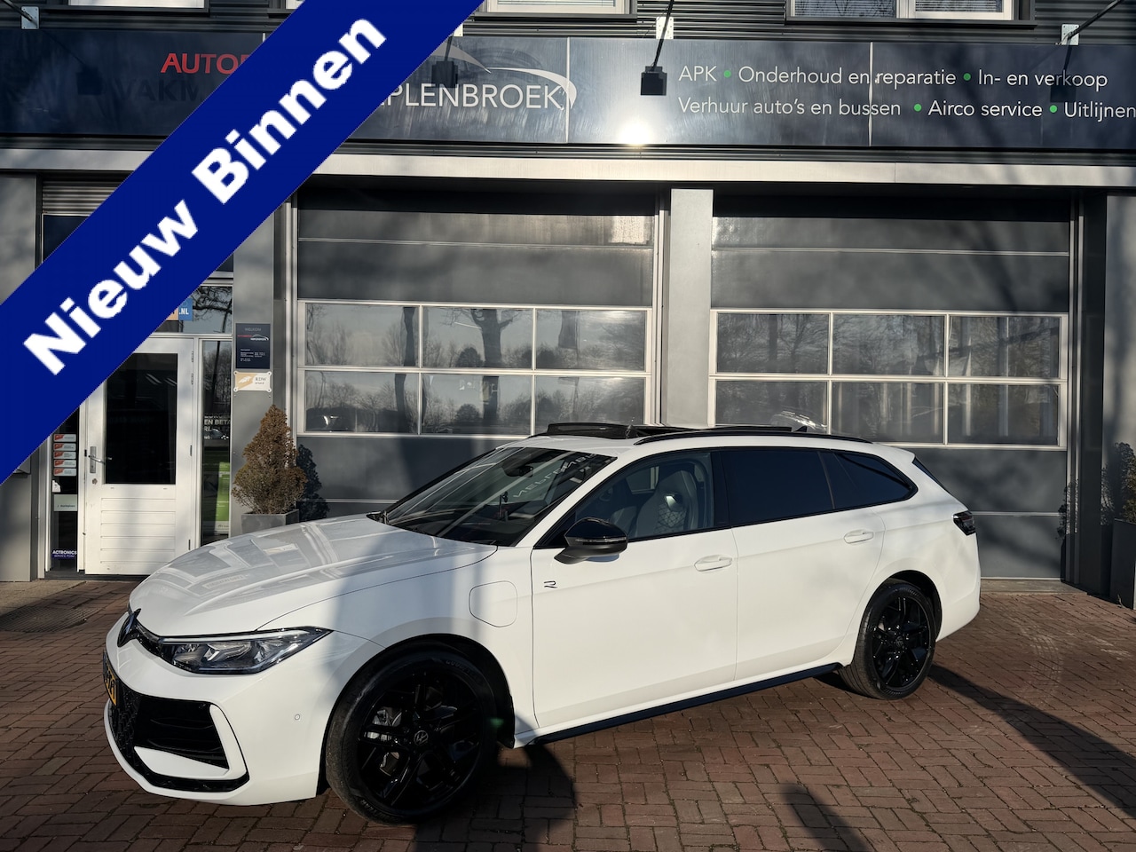 Volkswagen Passat Variant - 1.5 eHybrid R-Line Edition | 272 Pk AutomaatMatrix LED | Panoramadak | Head-Up | Black Sty - AutoWereld.nl