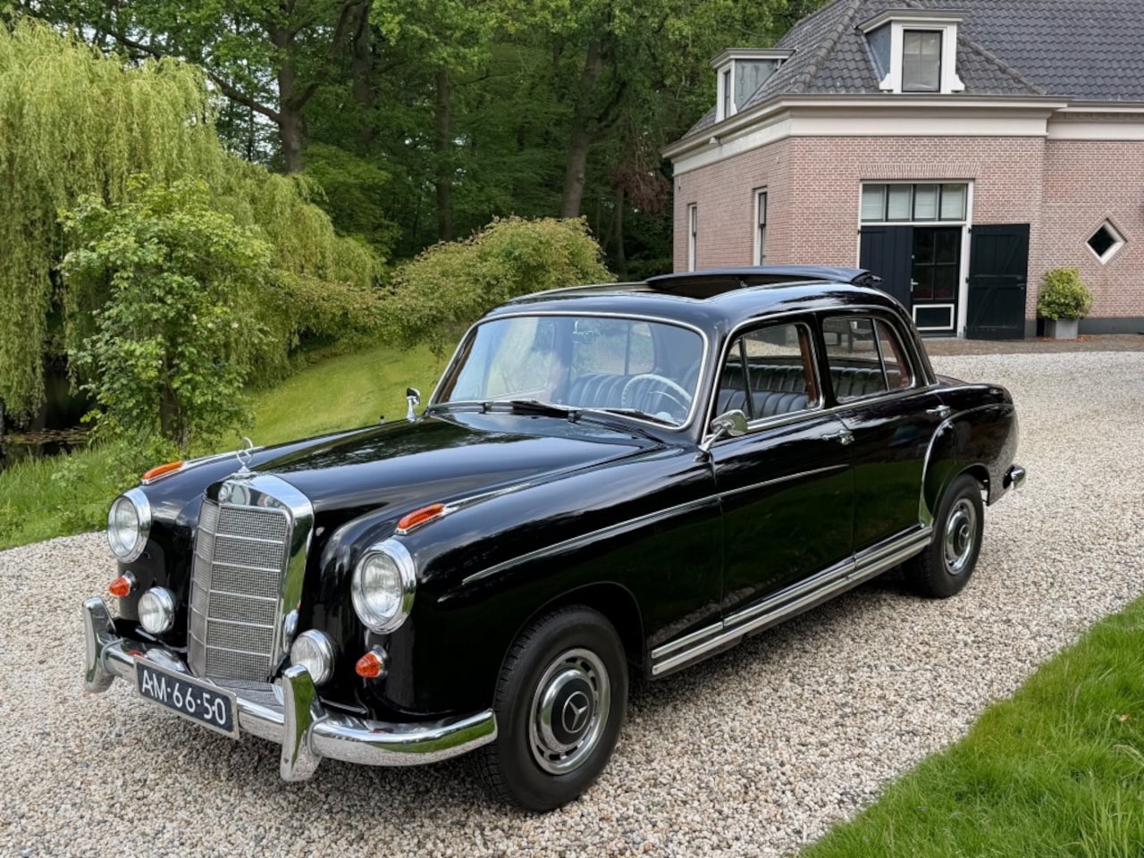 Mercedes-Benz 220 - 220 S Ponton 6 cilinder 2e eigenaar ONGERESTAUREERD - AutoWereld.nl