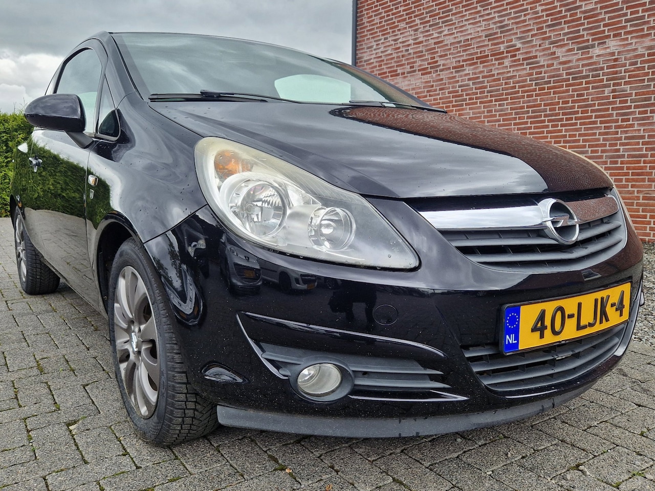 Opel Corsa - 1.2-16V '111' Edition 1.2-16V '111' Edition - AutoWereld.nl