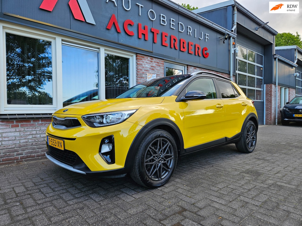 Kia Stonic - 1.0 T-GDi DynamicLine Carplay! Camera! Navigatie! Nette Auto! Dealer Onderhouden! - AutoWereld.nl