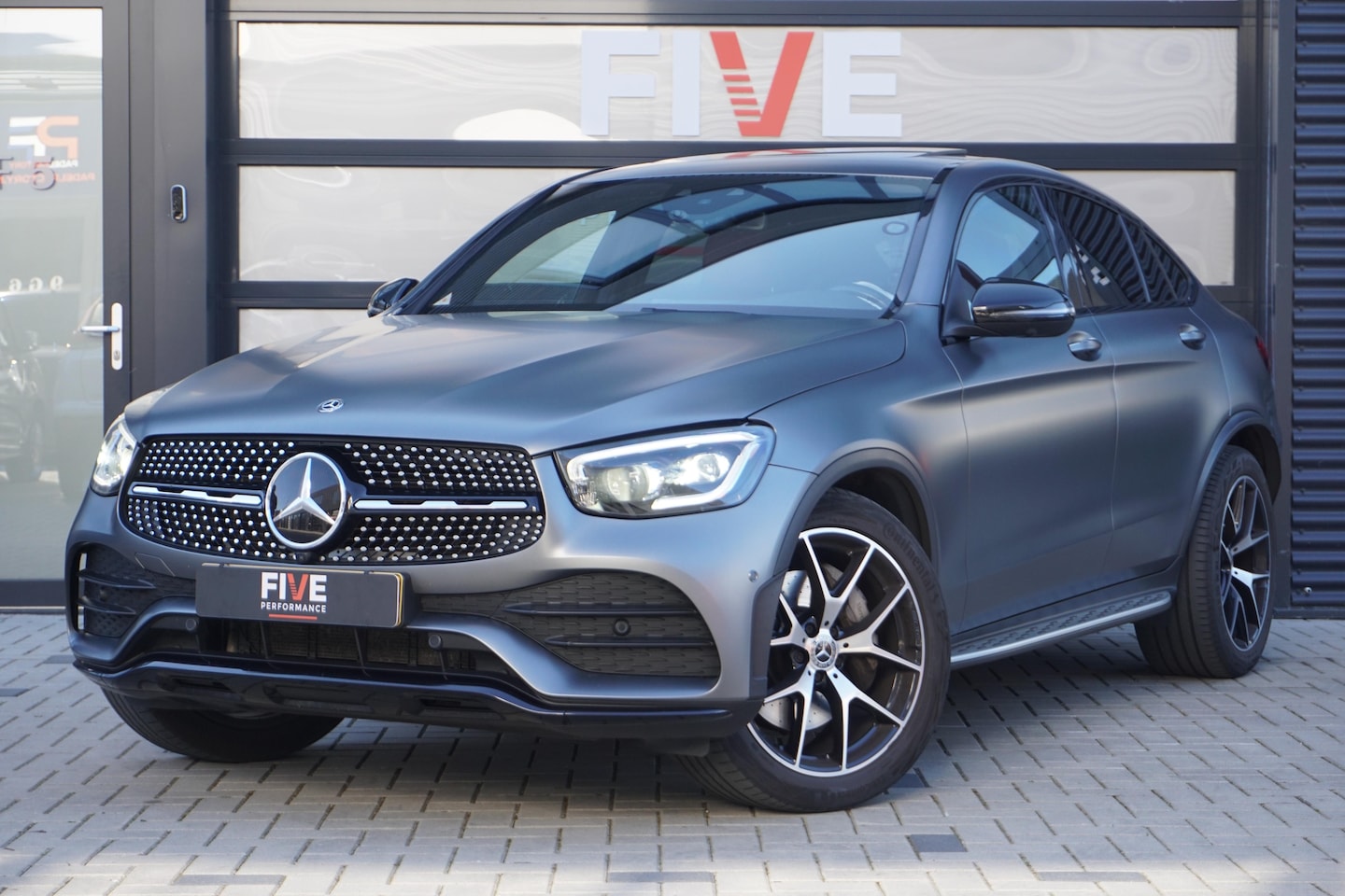 Mercedes-Benz GLC-klasse Coupé - 200 Premium Plus Pano / Burmester / 360 / Elek. Stoel - AutoWereld.nl