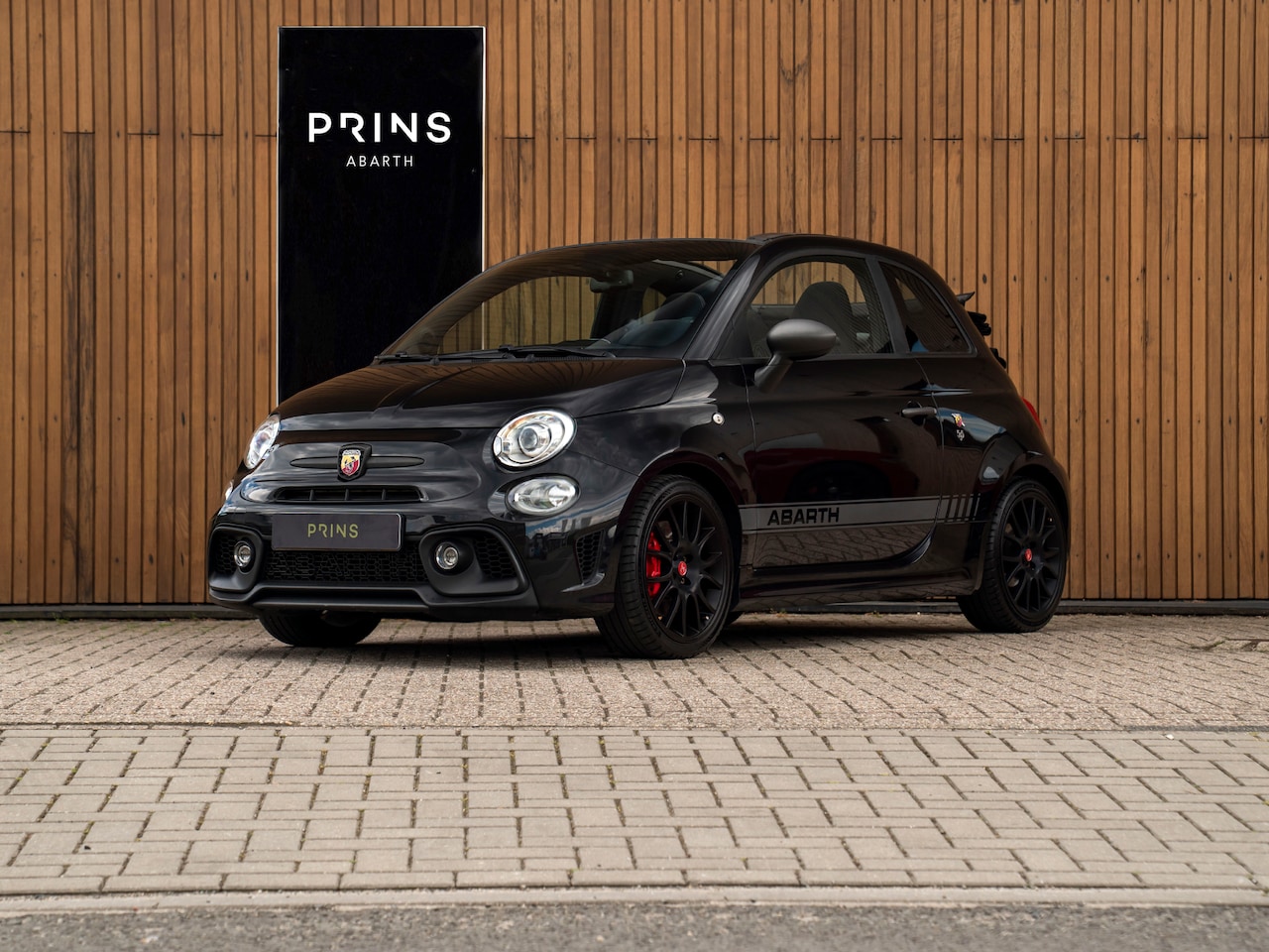 Fiat 500 Abarth - C 595 Competizione | Beats | Sabelt stoelen - AutoWereld.nl