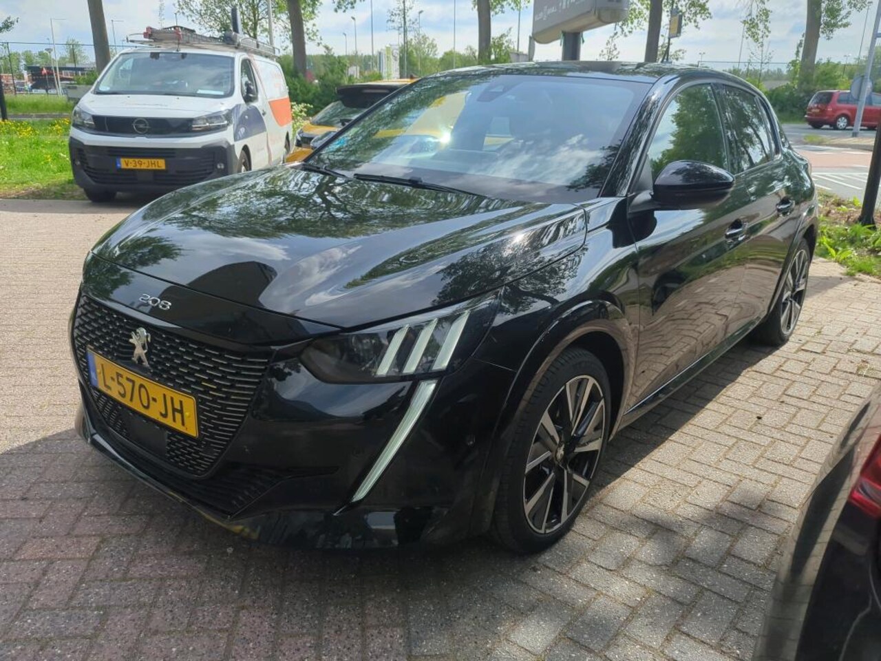 Peugeot 208 - 1.2 PureTech 100 GT | Navigatie | Panoramadak | Achteruitrijcamera | Apple Carplay & Andro - AutoWereld.nl