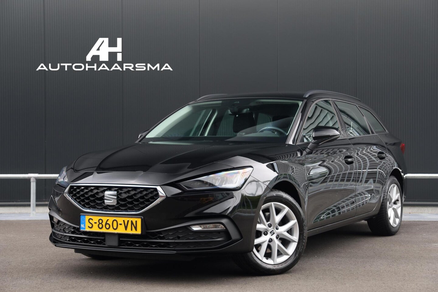 SEAT Leon Sportstourer - 1.0 TSI Reference Trekhaak Fabrieksgarantie 06-2027 NL-Auto - AutoWereld.nl