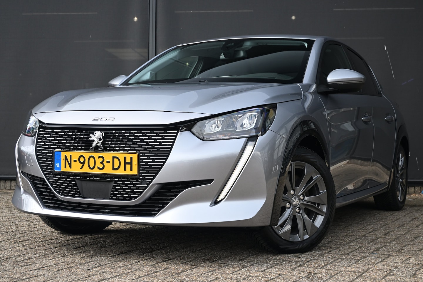 Peugeot e-208 - EV Allure Pack 50 kWh 3 Fase 91,9%SOH! | Navigatie | Achteruitrijcamera | Climate Control - AutoWereld.nl