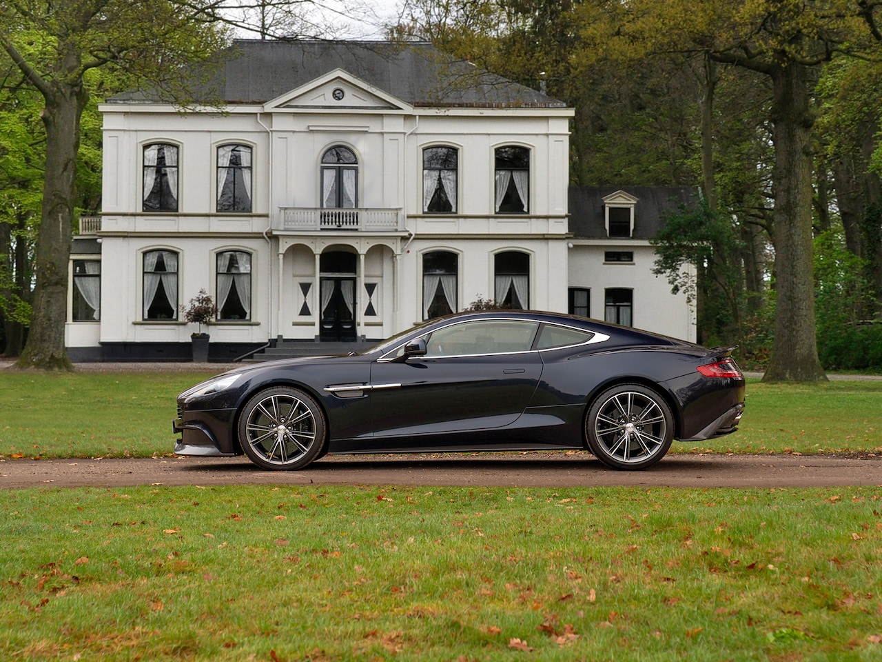 Aston Martin V12 Vanquish - 6.0 Touchtronic | Carbon Exterior | B&O | Stoelventilatie | Subliem! - AutoWereld.nl