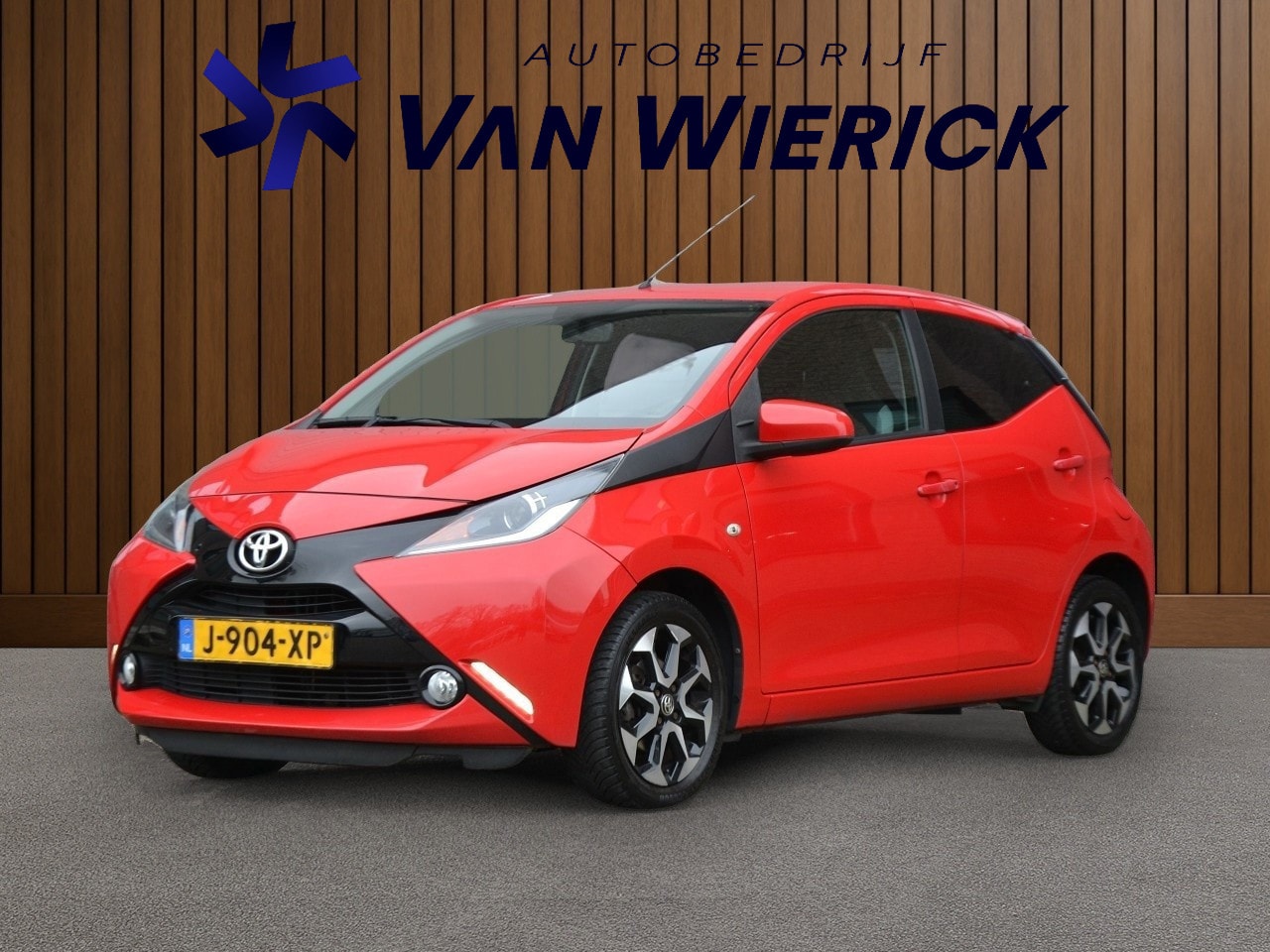 Toyota Aygo - 1.0 VVT-i x 5-Deurs | Camera | Bluetooth | Airco | LM Velgen - AutoWereld.nl