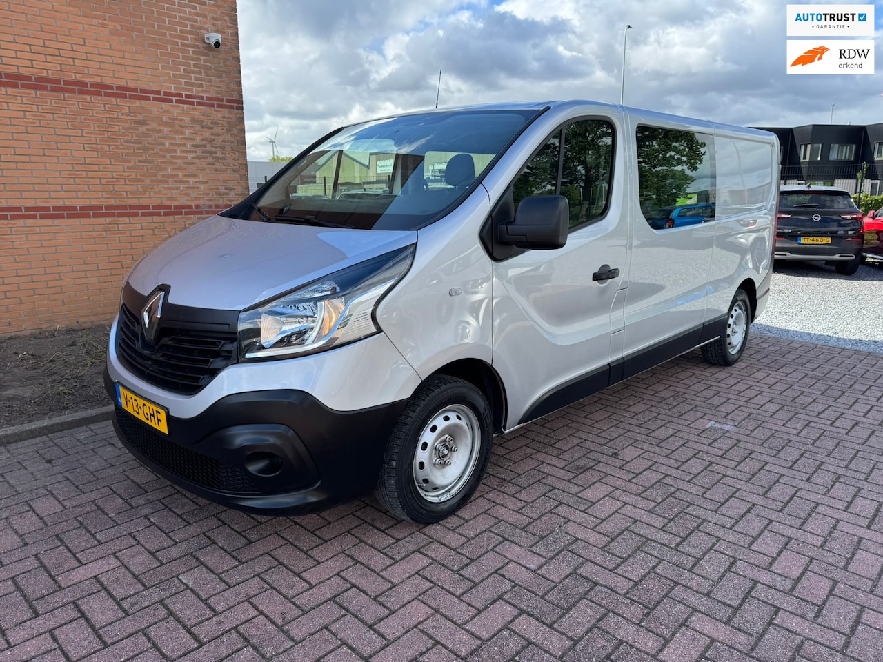 Renault Trafic - 1.6 dCi T29 L2H1 DC Comfort 1.6 dCi T29 L2H1 DC Comfort, BTW, Euro 6, 5 Persoons, Navigatie, PDC - AutoWereld.nl