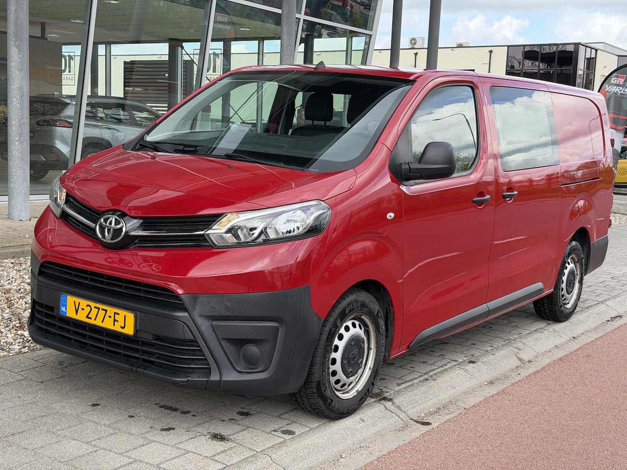 Toyota PROACE Long Worker - 2.0 D-4D Cool Comfort DC 6 PERSOONS/AIRCO/RADIO/CRUISE CONTROL - AutoWereld.nl