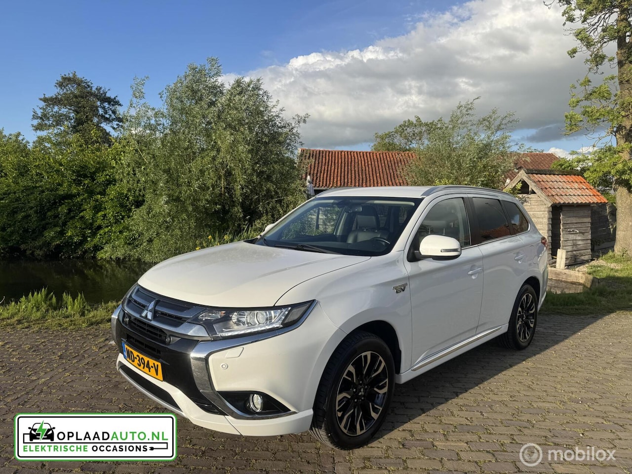 Mitsubishi Outlander - 2.0 PHEV | Stoelverw | Camera | Trekhaak - AutoWereld.nl