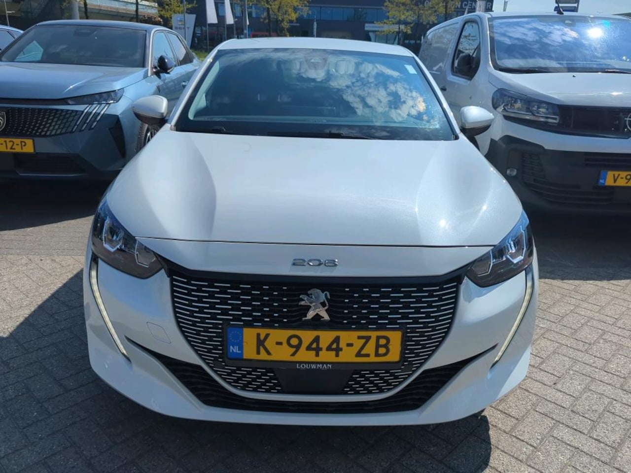 Peugeot e-208 - EV Allure 50 kWh | Navigatie | Achteruitrijcamera | Apple Carplay & Android Auto | Climate - AutoWereld.nl