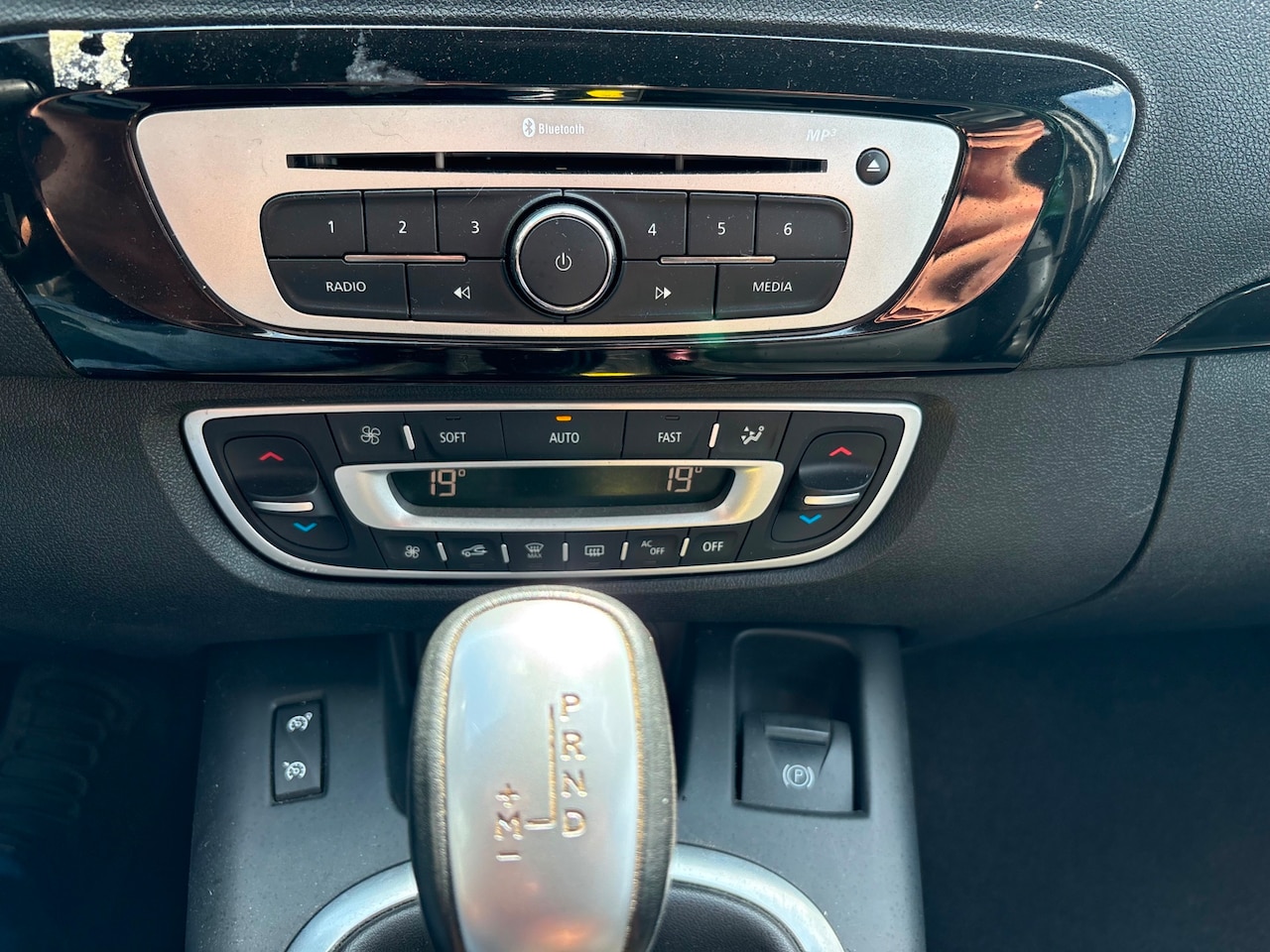 Renault Scénic - 1.5 dCi Bose Automaat Navi stoelverwarming cruise - AutoWereld.nl