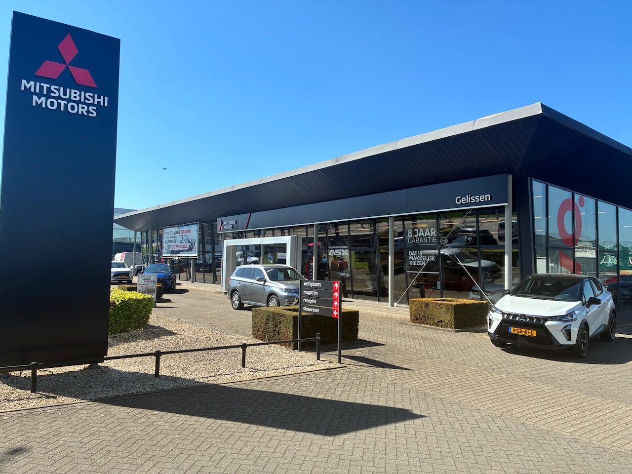 Mitsubishi Outlander - 2.0 Business Edition AUTOMAAT | TREKHAAK | 1.600 KG TREKGEWICHT | DEALER ONDERHOUDEN | NAV - AutoWereld.nl