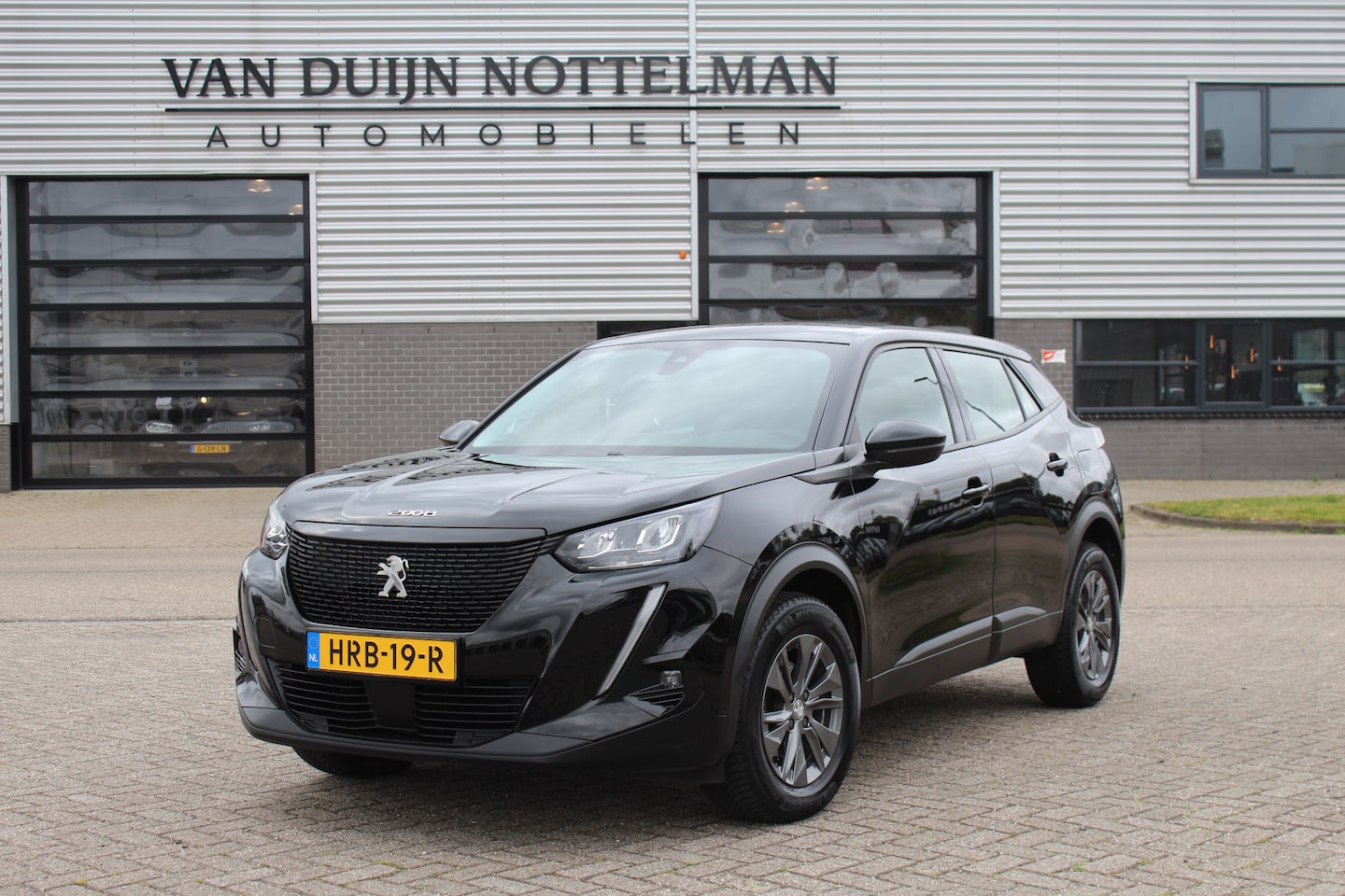 Peugeot 2008 - 1.2 PureTech Active Pack / Carplay / 360 Camera / Navigatie - AutoWereld.nl