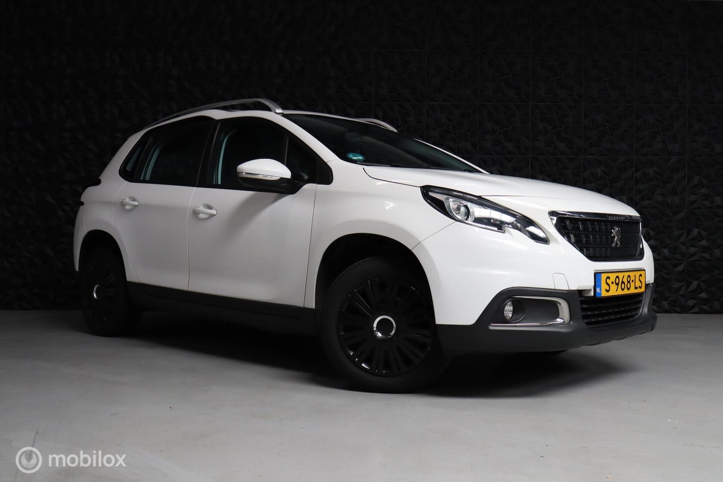 Peugeot 2008 - 1.2 PureTech Active | Carplay | Airco | E-ramen - AutoWereld.nl